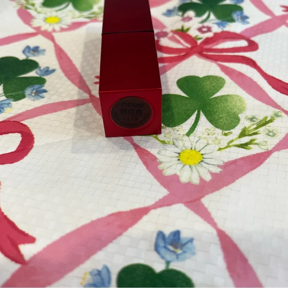 Vampy Lipstick in a Beautiful Red Square Tube